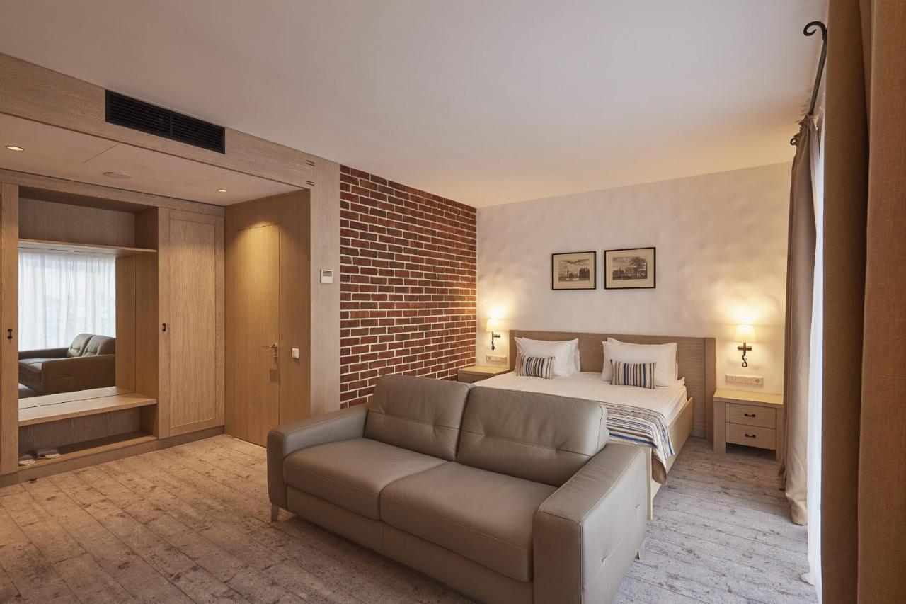 Amstelski Hotel บูโคเวล ภายนอก รูปภาพ