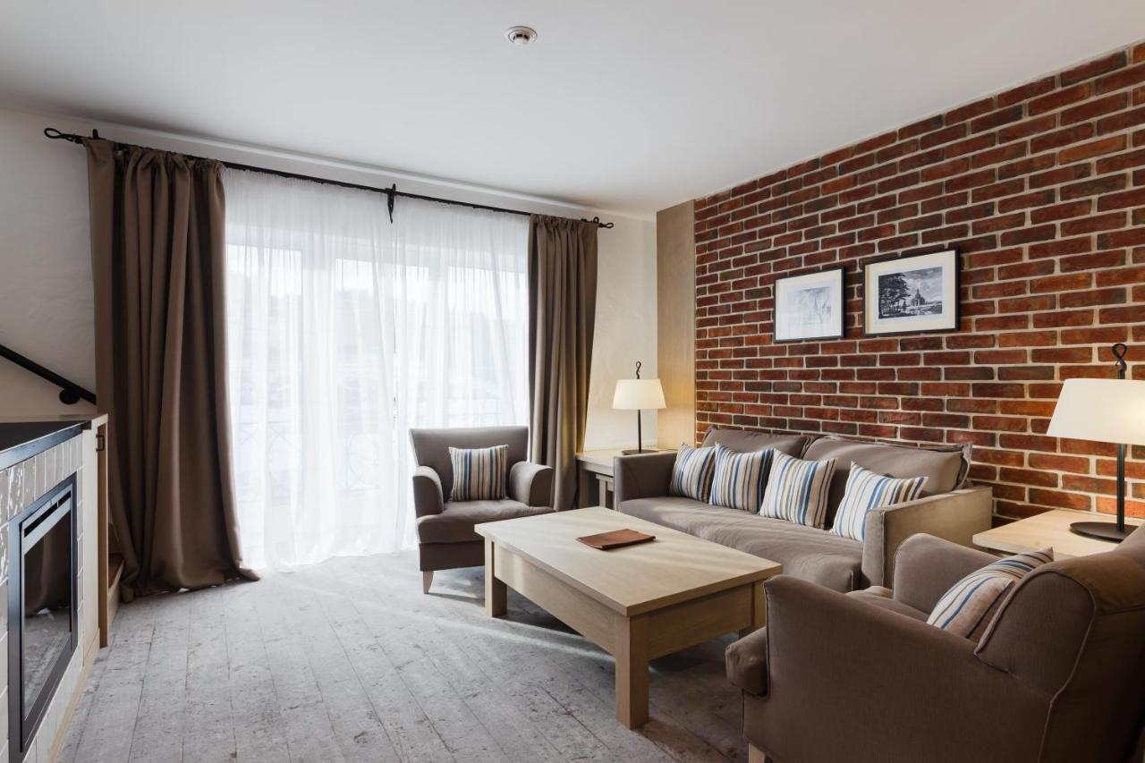 Amstelski Hotel บูโคเวล ภายนอก รูปภาพ